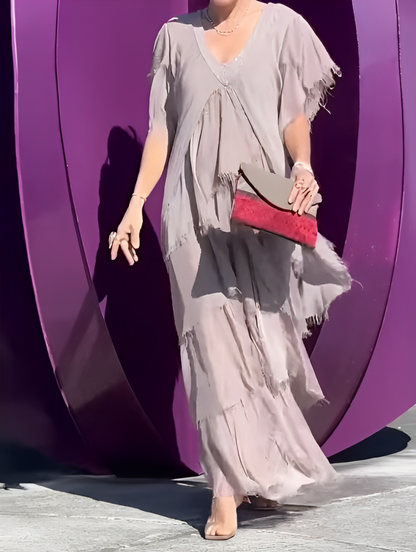 Luna Moda | Zwiewna sukienka maxi z artystycznym akcentem